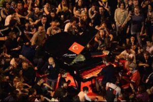 Taksim'de piyano resitali