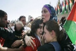 Binlerce Arap yıkım kararın karşı y&uuml;r&uuml;d&uuml;