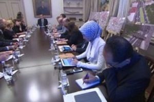 S&uuml;meyye Erdoğan toplantıda Ipad ile not aldı