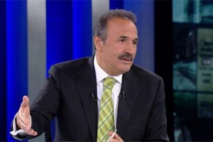 Baş&ouml;rt&uuml;l&uuml; kıza saldıranı bulun