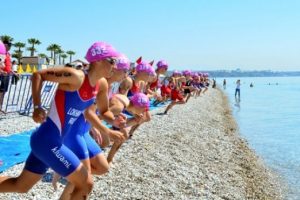 İlk g&uuml;n 465 sporcu yarıştı