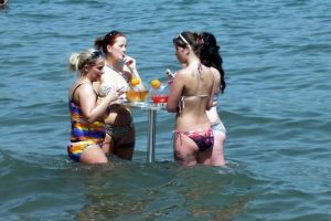 Turistler sahillere akın etti