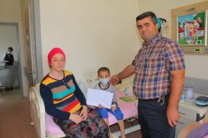 Karnelerini, hasta yataklarında aldılar
