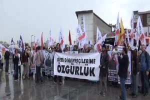 SDP Binasında g&ouml;zaltına alınan 70 kişi adliyede