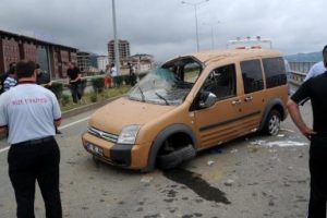 Takla atan ara&ccedil;taki 5 kişi yaralandı