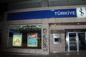 Provokat&ouml;rler g&uuml;venlik kamerasına yansıdı