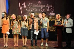 Liselararası Tiyatro Şenliği &Ouml;d&uuml;lleri sahiplerini buldu