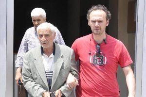 Oğlunu bı&ccedil;aklayan baba 7 yıl sonra hapse girdi