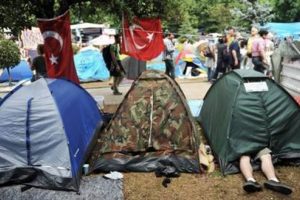 Gezi Parkı'ndan 'tek &ccedil;adır' iddiasına yalanlama