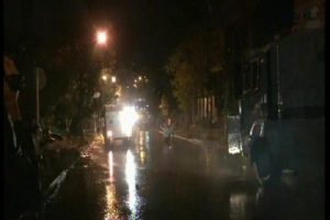 G&ouml;stericiler TOMA'nın altına girdi
