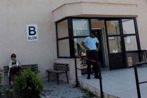 Sınav salonunda g&ouml;r&uuml;nmez kaza