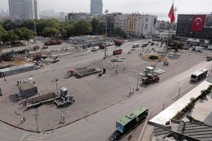 Taksim'de 350'ye yakın g&ouml;zaltı!