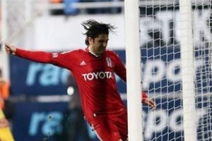 Usta futbolcu acemi &ccedil;apkın