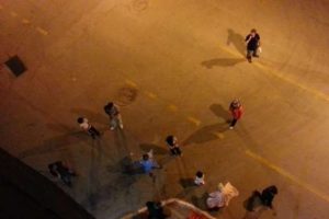 Deprem vatandaşı sokağa d&ouml;kt&uuml;
