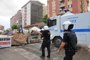 Eskişehir'de direniş&ccedil;ilerin &ccedil;adırları kaldırıldı
