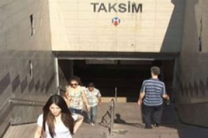 Taksim'de hayat normale d&ouml;n&uuml;yor
