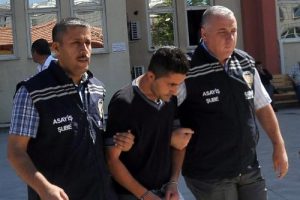 Eşini &ouml;ld&uuml;ren zanlı adliyede