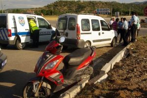 Otomobil motosiklete &ccedil;arptı