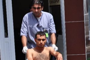 İhbar edileceğinden korkan zanlı kendini bı&ccedil;akladı