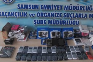 Kamyonette ka&ccedil;ak cep telefonu
