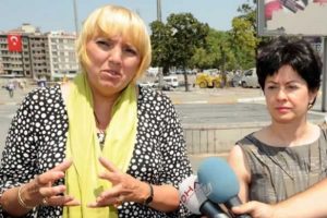 Claudia Roth: AK Parti'li ayrımı tehlikeli