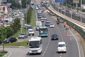 Kaldırım &ccedil;alışması trafiği fel&ccedil; etti