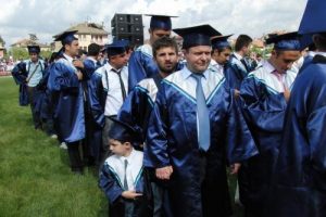 Mezuniyet t&ouml;renine 6 yaşındaki oğlu ile katıldı