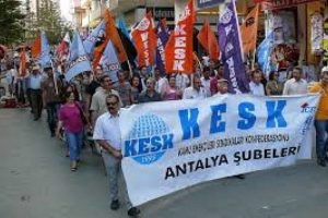 KESK'in y&uuml;r&uuml;y&uuml;ş&uuml;ne polis izin vermedi
