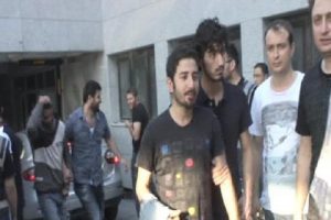Gezi Parkı g&ouml;zaltıları sağlık kontrol&uuml;nden ge&ccedil;iriliyor