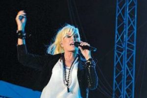 Ajda Pekkan teşekk&uuml;r tweet'i attı hesabı hacklendi