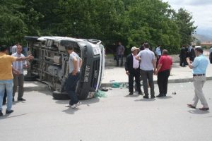 Hasta taşıyan ambulans kaza yaptı