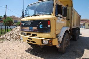 Kamyon yolcu minib&uuml;s&uuml;ne &ccedil;arptı