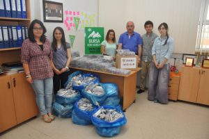 Kent Konseyi gen&ccedil;leri binlerce kutu kalem topladı