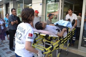 Bankanın i&ccedil;erisinde bı&ccedil;aklandılar