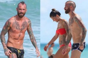 Meireles ve eşinden plajda d&ouml;vme g&ouml;sterisi