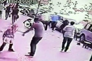 Kahvede tartıştı caddede vurdu