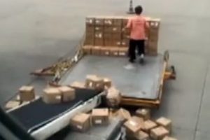 Havalimanında bagaj komedisi!