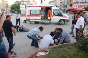 Motor kazası ucuz atlatıldı