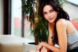 Hande Ataizi iki saat i&ccedil;in 100 bin lira istiyor!
