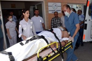 Yere d&uuml;şen gen&ccedil; &ouml;ğretmen ağır yaralandı
