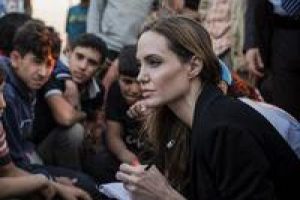 Angelina Jolie'den yardım &ccedil;ağrısı
