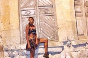 Eda Taşpınar'dan yaza &ouml;zel poz