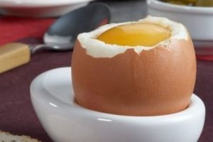 Tavuklar d&ouml;viz yumurtluyor