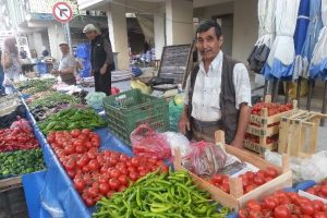 Sıcaklar arttı, pazarda fiyatlar d&uuml;şt&uuml;