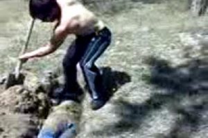 'Kadını mezara diri diri g&ouml;men' kişiler yabancıymış!