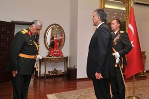 G&uuml;l Orgeneral &Ouml;zel'i kabul etti