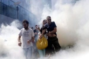 Türkiye'ye biber gazı satmayın