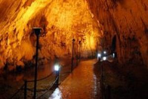 Dupnisa mağarası ziyaretçilerini bekliyor