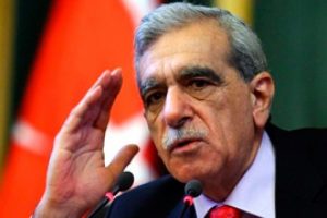 Ahmet T&uuml;rk'ten Sırrı S&uuml;reyya'ya tepki!