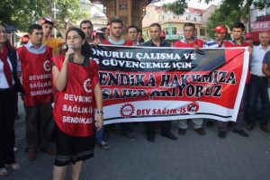 Bursa'da işten &ccedil;ıkarılan iş&ccedil;ilerden protesto